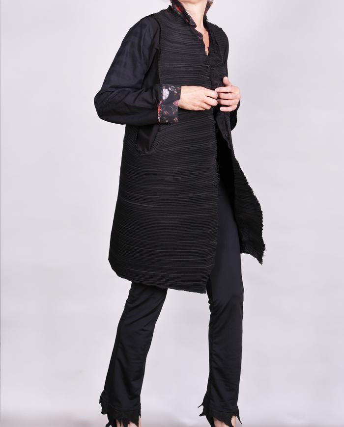 'bouncing pleats' modern black jacket