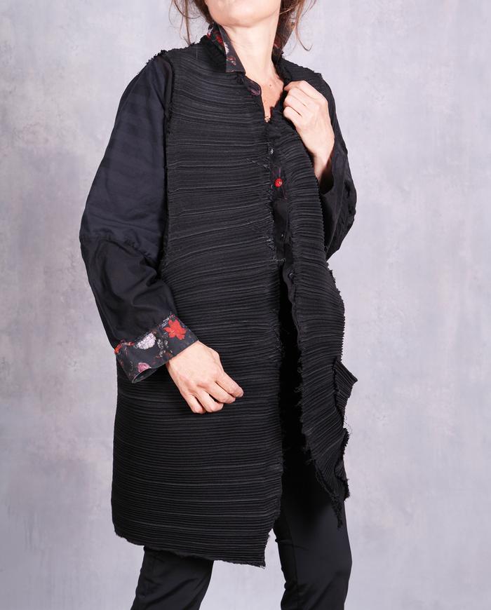 'bouncing pleats' modern black jacket