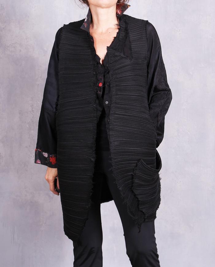 'bouncing pleats' modern black jacket