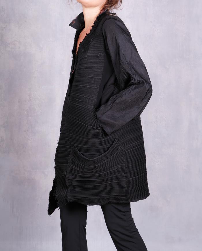 'bouncing pleats' modern black jacket