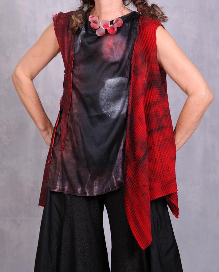 'boldly knotted' avant-garde sleeveless top