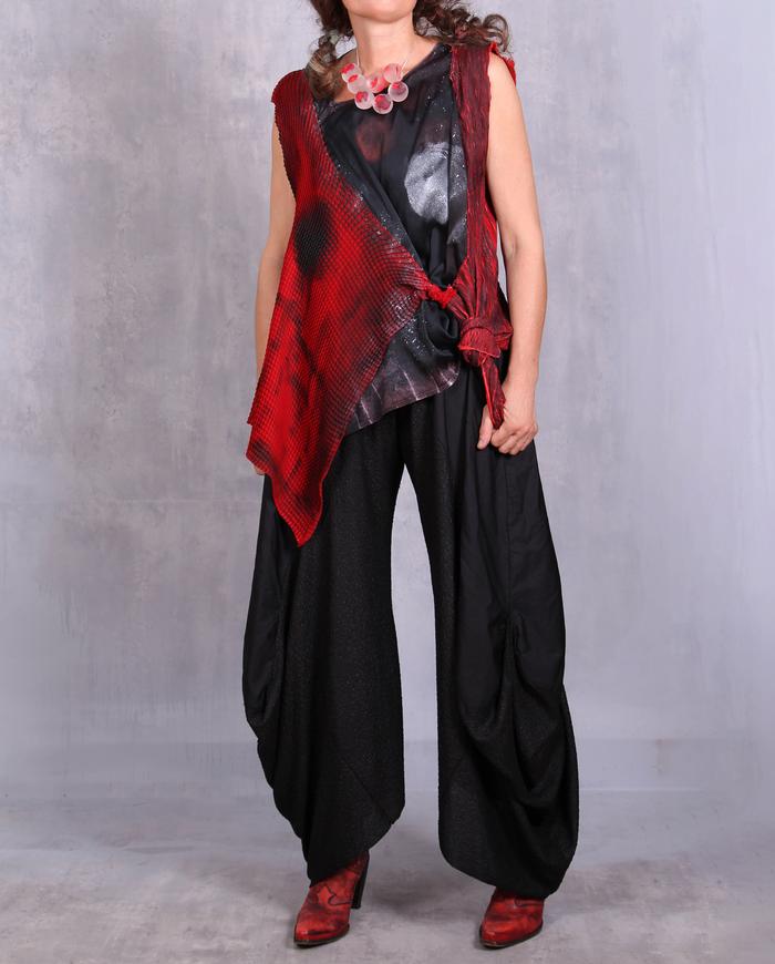 'boldly knotted' avant-garde sleeveless top