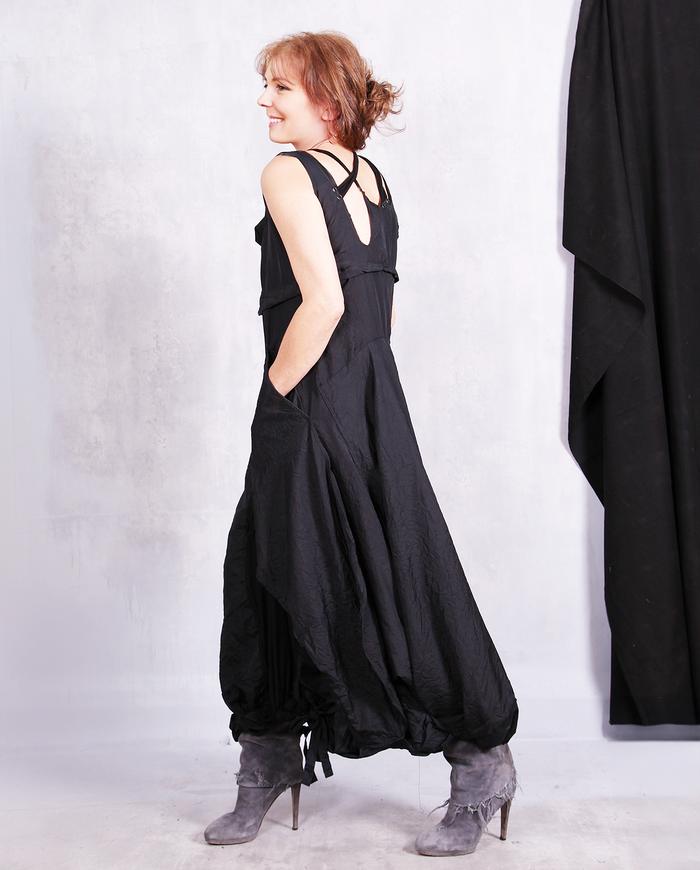 'it's cool and hot' detailed a-line black dress