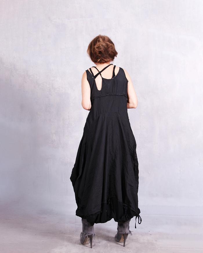 'it's cool and hot' detailed a-line black dress