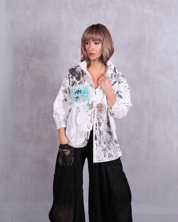 'white nights are here' graphic asymmetrical button-down shirt